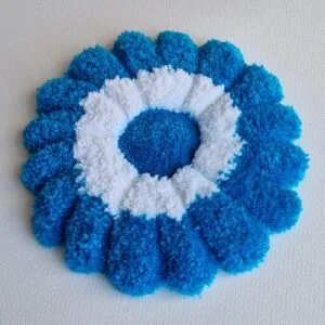 Alfombrita decorativa Escarapela Argentina hecha a mano con técnica de tufting.