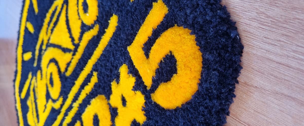 Proyectos-Especiales-Alfombra-Taller5-Detalle Detalle del número 5 en alfombra personalizada como parte de nuestros ejemplos de alfombras personalizadas.